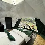Caloroczny Jacuzzi Zieleniec Goat Glamp 豪华帐篷