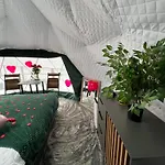Caloroczny Jacuzzi Zieleniec Goat Glamp 豪华帐篷