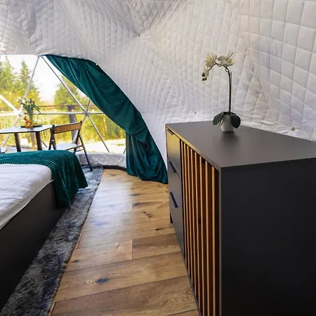 خيمة فخمة Caloroczny Jacuzzi Zieleniec Goat Glamp *