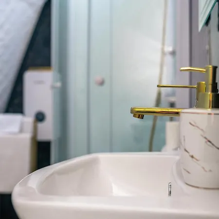 Caloroczny Jacuzzi Zieleniec Goat Glamp خيمة فخمة *