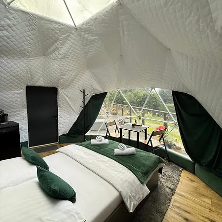 Caloroczny Jacuzzi Zieleniec Goat Glamp خيمة فخمة