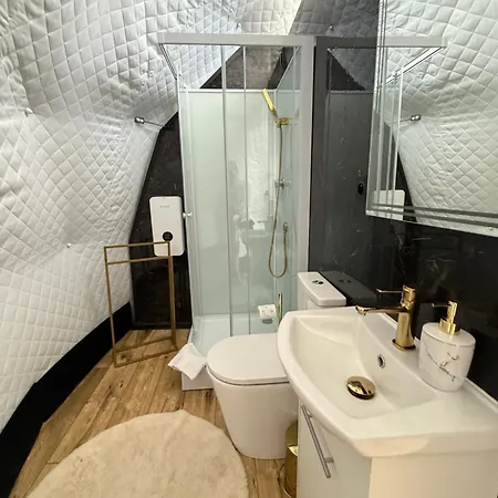 Caloroczny Jacuzzi Zieleniec Goat Glamp خيمة فخمة *