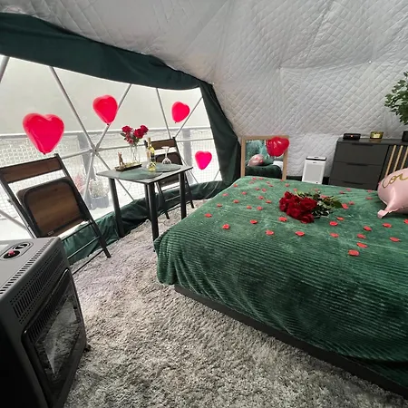 Caloroczny Jacuzzi Zieleniec Goat Glamp *