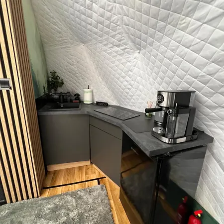 Caloroczny Jacuzzi Zieleniec Goat Glamp *