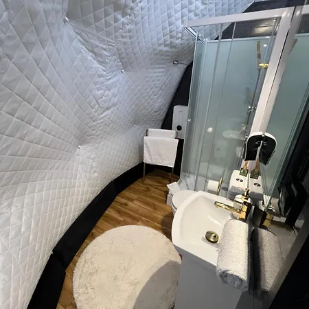 Caloroczny Jacuzzi Zieleniec Goat Glamp *