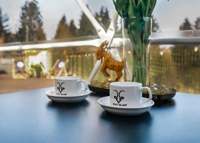 Campo de lujo Caloroczny Jacuzzi Zieleniec Goat Glamp *