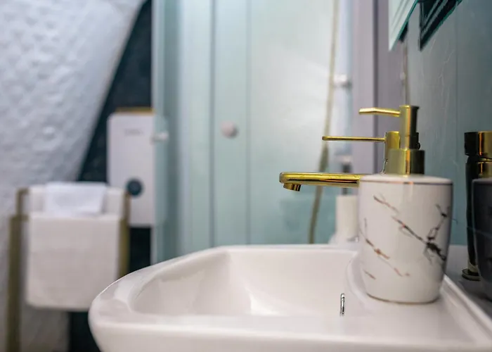 Caloroczny Jacuzzi Zieleniec Goat Glamp Campo de lujo *