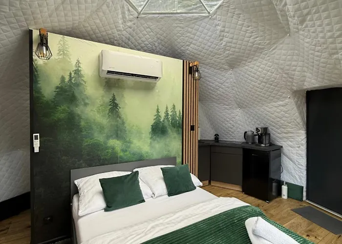 Luxuszelt Caloroczny Jacuzzi Zieleniec Goat Glamp