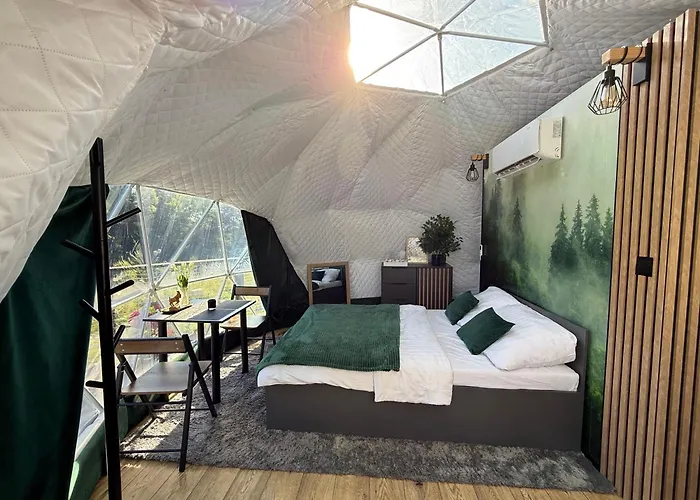 Caloroczny Jacuzzi Zieleniec Goat Glamp *