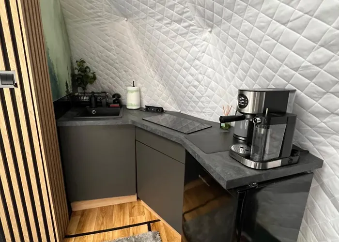 Caloroczny Jacuzzi Zieleniec Goat Glamp *