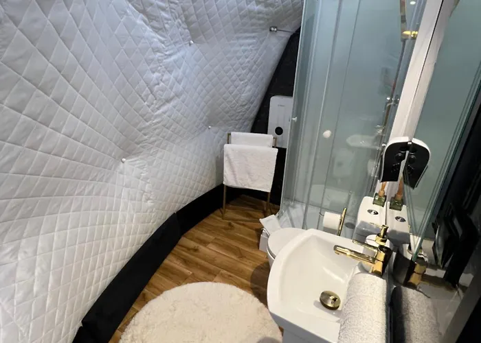 Caloroczny Jacuzzi Zieleniec Goat Glamp *